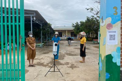 ngày đầu tiên đón trẻ trở lại trường học sau thời gian nghỉ dịch