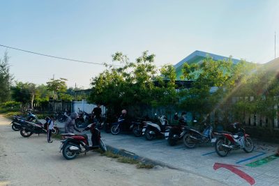 Văn hóa giao thông trước cổng trường