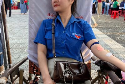 ❤️ MỘT GIỌT MÁU CHO ĐI – MỘT CUỘC ĐỜI Ở LẠI ❤️  Với tinh thần sẻ chia và trách nhiệm vì cộng đồng, 5 cô giáo Trường Mầm non 18/3 đã tích cực tham gia chương trình hiến máu tình nguyện.  Mỗi giọt máu trao đi là một món quà vô giá, góp phần mang đến cơ hội sống cho những người bệnh đang cần được giúp đỡ. Hành động đẹp của các cô không chỉ lan tỏa thông điệp nhân ái mà còn thể hiện tinh thần trách nhiệm, yêu thương và cống hiến vì cộng đồng.  🌸 Xin trân trọng cảm ơn và biểu dương các cô giáo đã tham gia hiến máu tình nguyện. Mong rằng nghĩa cử cao đẹp này sẽ tiếp tục được lan tỏa đến nhiều người hơn nữa.